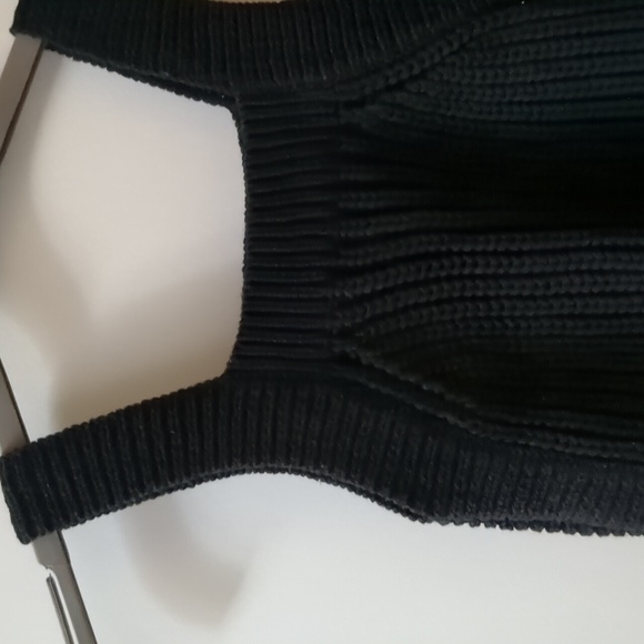 Wilfred black knit cropped top. Size XS. Excellent condition. - Picture 3 of 4